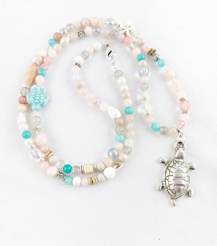 Extravagante Perlenkette Mit Edelsteinen Und Besonderem Glas Im Boho Style