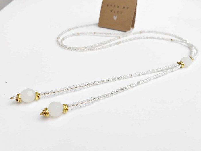 Filigrane, Lange Perlenkette Mit Funkelnden Glasperlen In Kristall &Amp;Amp; Weiß
