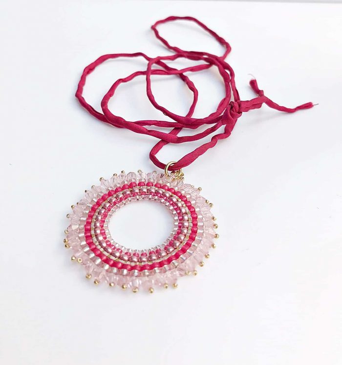 Boho Perlenkette Mit Mandala Rosa Pink Seide