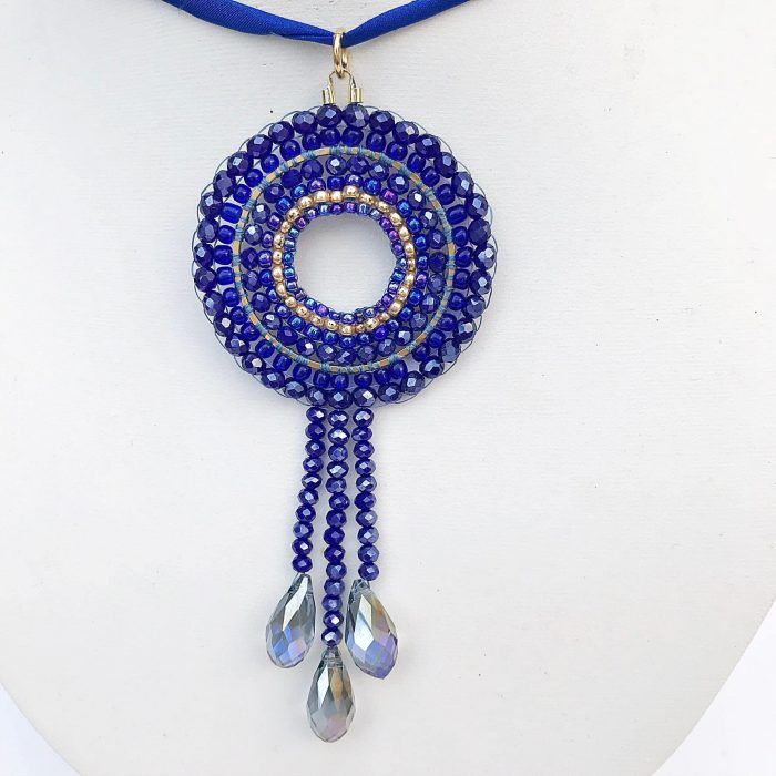Perlenkette Mandala Seide Royalblau -