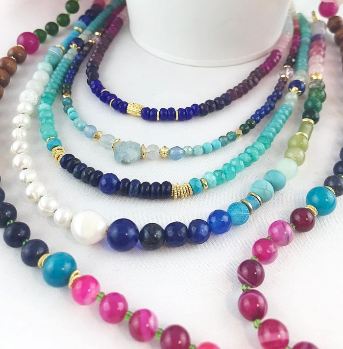 Sündhaft Schöne Perlenkette Aus Edelsteinen Im Farbverlauf