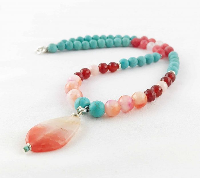 Sündhaft Schöne Perlenkette Aus Edelsteinen In Weichen Sommerfarben
