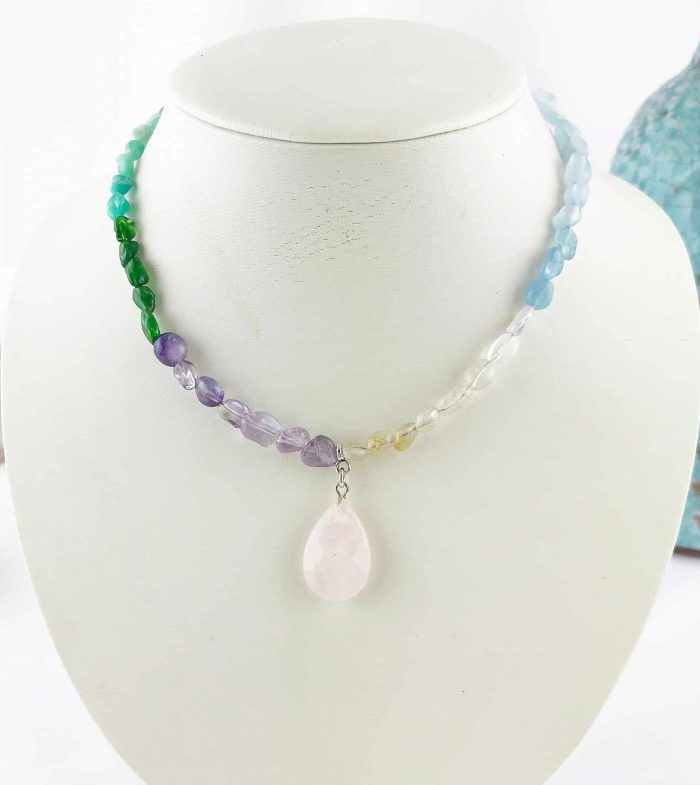 Zarte Perlenkette Mit Aquamarin Im Farbverlauf