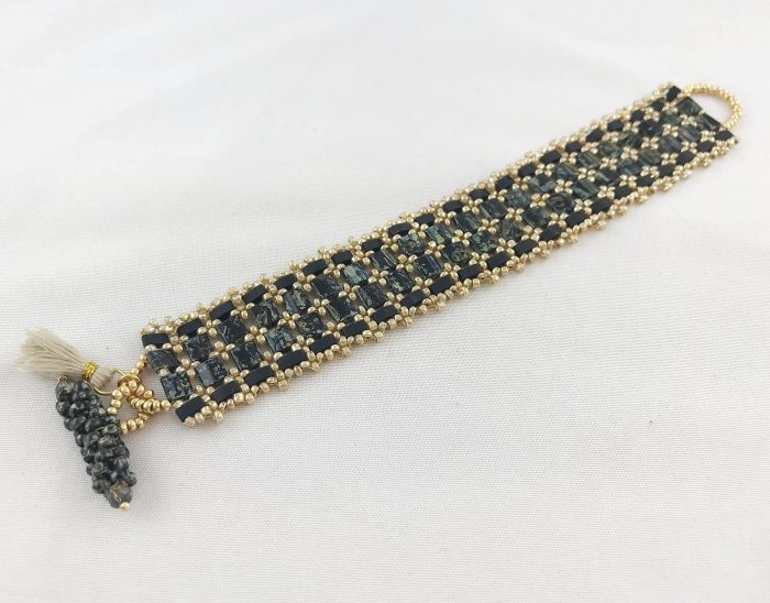 Breites Perlenarband In Peyote Technik Gefertigt