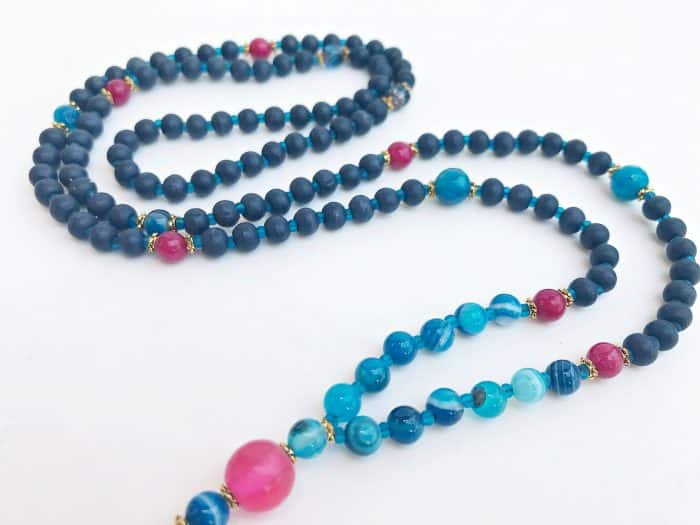 Wunderschöne Perlenkette Mit Vielen Halbedelsteinen Im Ibiza-Stil