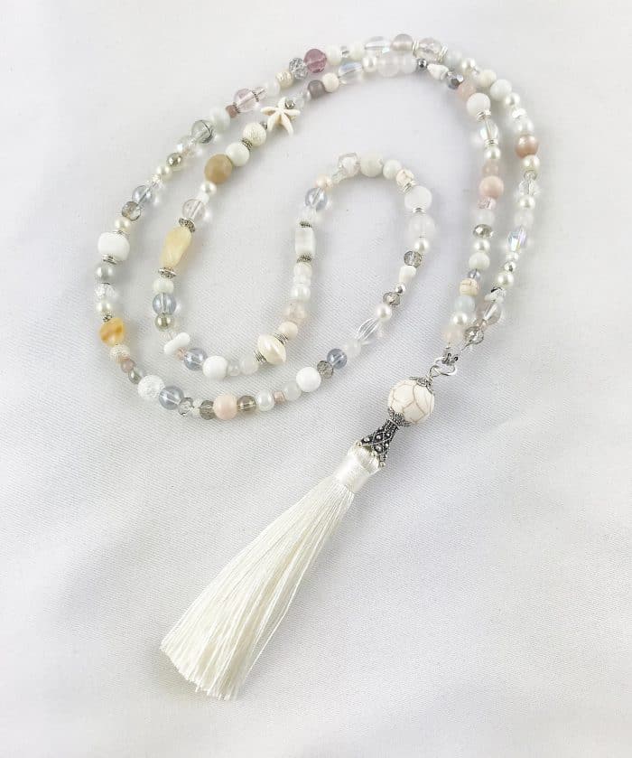 Extravagante Boho Style Perlenkette Mit Langer Quaste In Weiß -