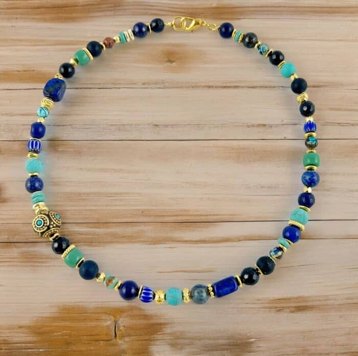 Prächtige Perlenkette In Bunten Farben Mit Edelsteinen -